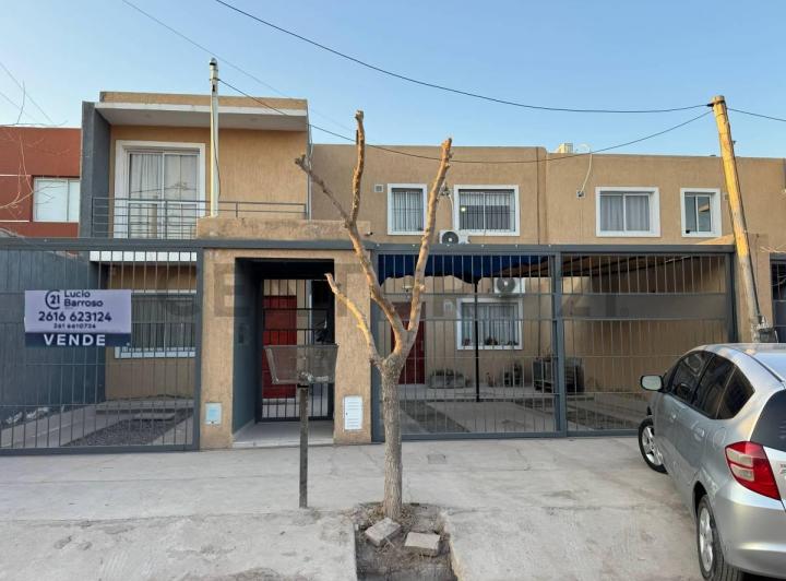 Casa · 67m² · 3 Ambientes · 1 Cochera