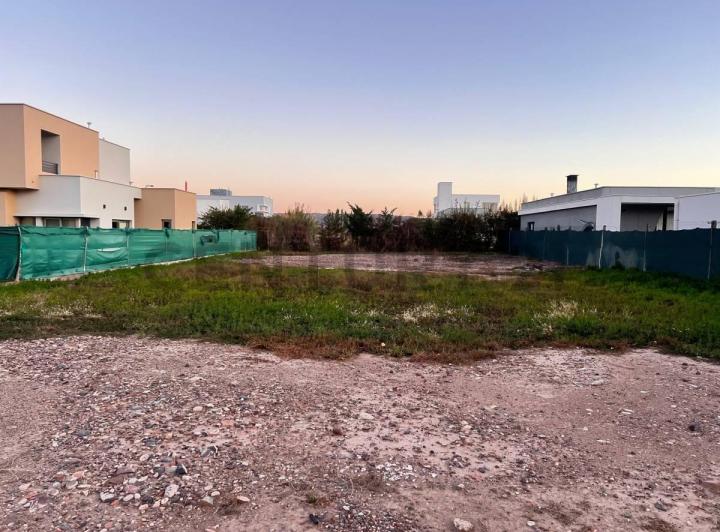 Terreno · 1056m²