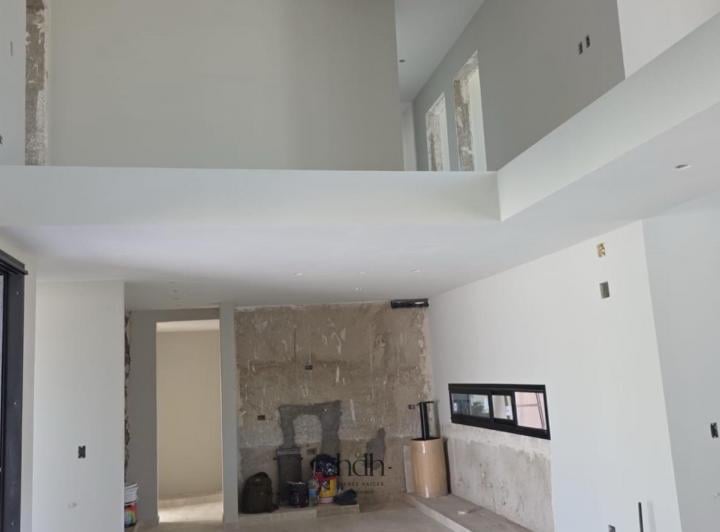 Casa · 360m² · 10 Ambientes · 2 Cocheras
