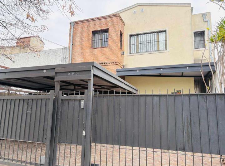 Casa · 204m² · 4 Ambientes · 3 Cocheras