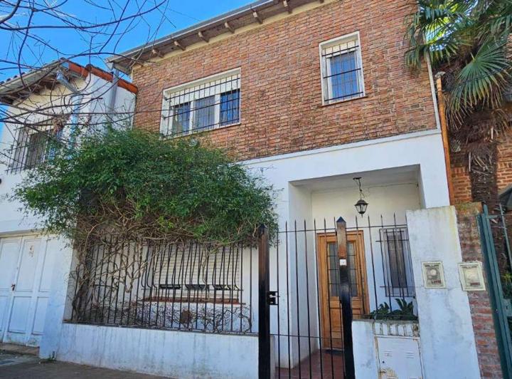 Casa · 165m² · 5 Ambientes · 2 Cocheras