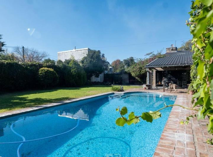 Casa · 188m² · 7 Ambientes · 2 Cocheras