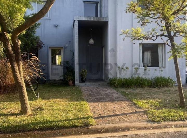 Casa · 180m² · 7 Ambientes · 2 Cocheras