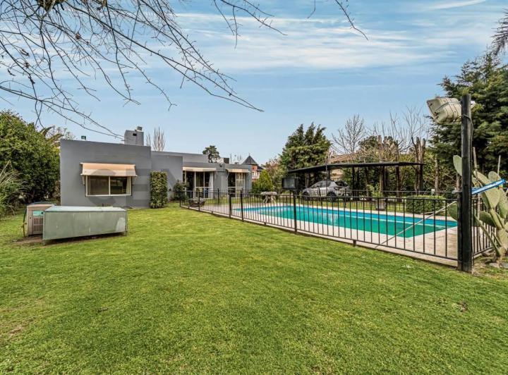 Casa · 143m² · 5 Ambientes · 2 Cocheras