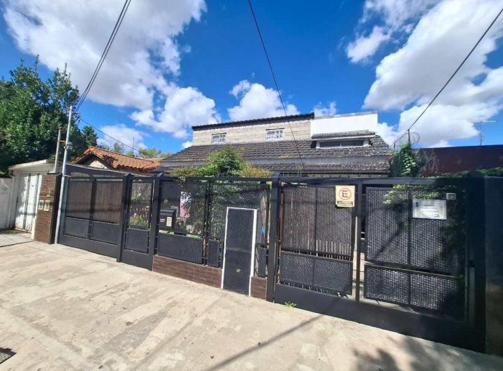 Casa · 270m² · 10 Ambientes · 1 Cochera