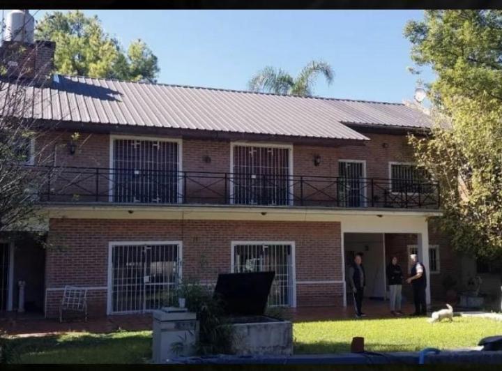 Casa · 400m² · 5 Ambientes · 2 Cocheras