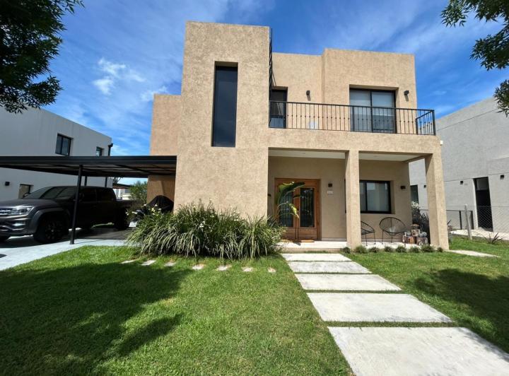 Casa · 170m² · 5 Ambientes · 2 Cocheras