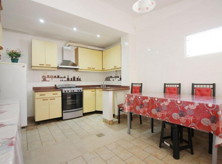 Casa · 250m² · 6 Ambientes · 1 Cochera