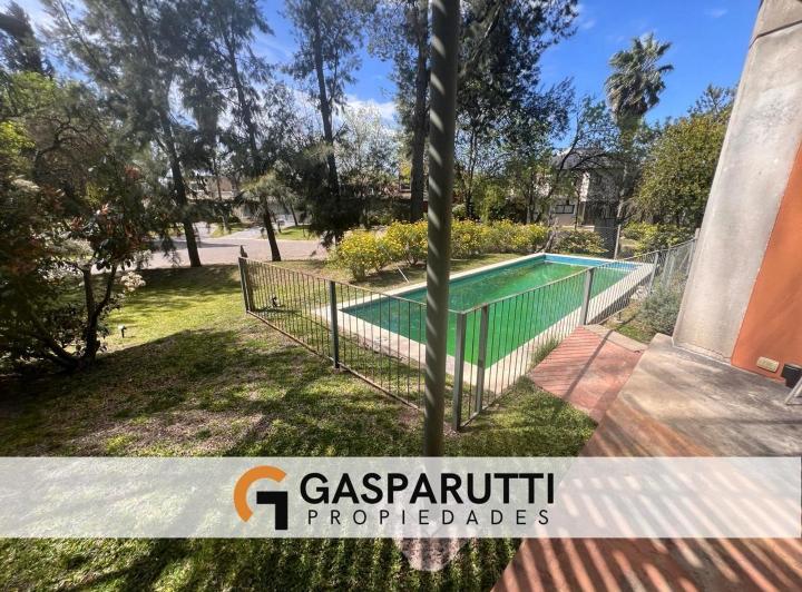 Casa · 2000m² · 5 Ambientes · 2 Cocheras