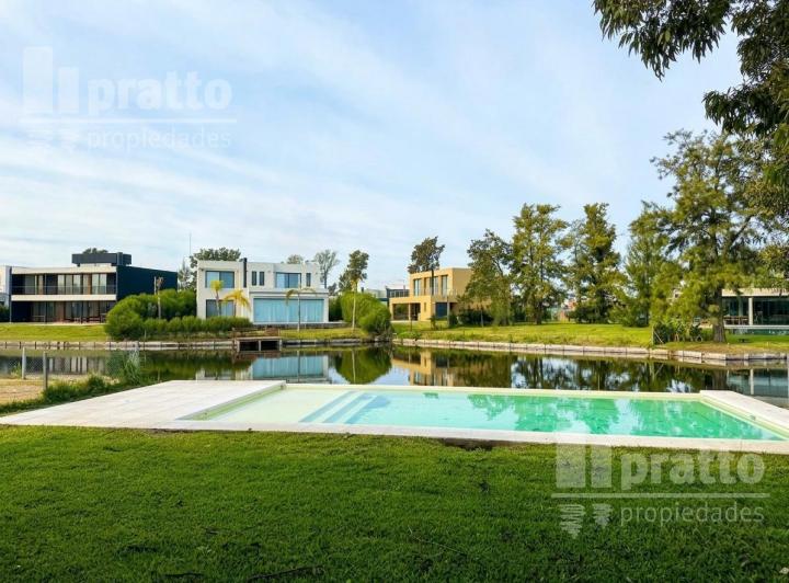 Casa · 270m² · 7 Ambientes · 2 Cocheras