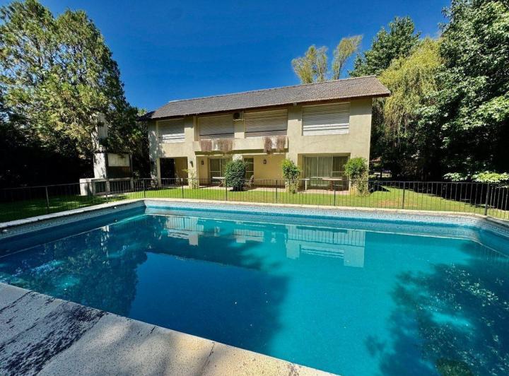 Casa · 337m² · 7 Ambientes