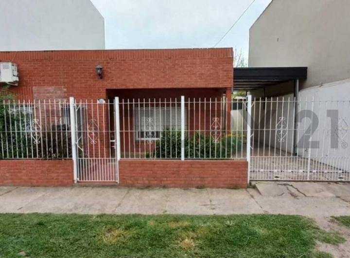 Casa · 94m² · 5 Ambientes · 1 Cochera