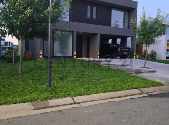 Casa · 400m² · 4 Dormitorios
