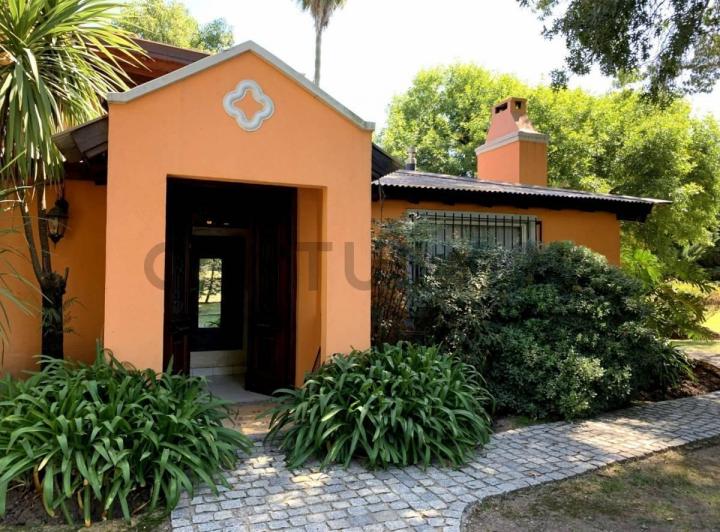 Casa · 550m² · 7 Ambientes · 4 Cocheras