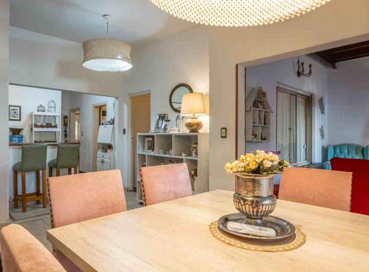 Casa · 230m² · 7 Ambientes
