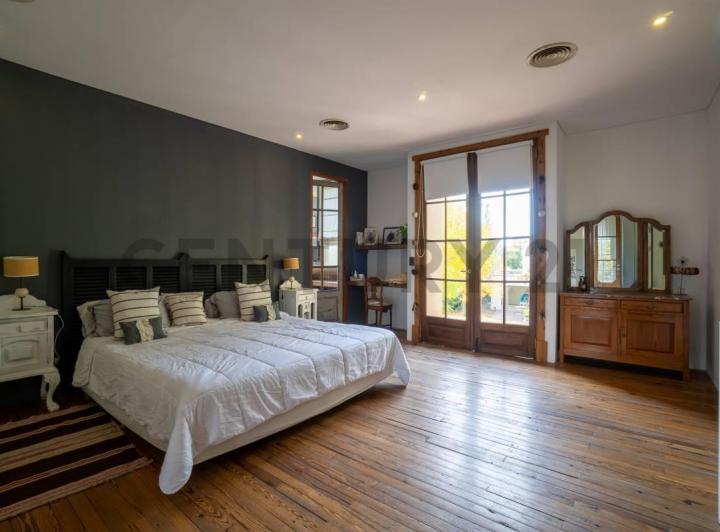 Casa · 393m² · 6 Ambientes · 2 Cocheras