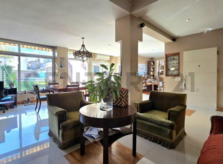 Casa · 340m² · 6 Ambientes · 4 Cocheras