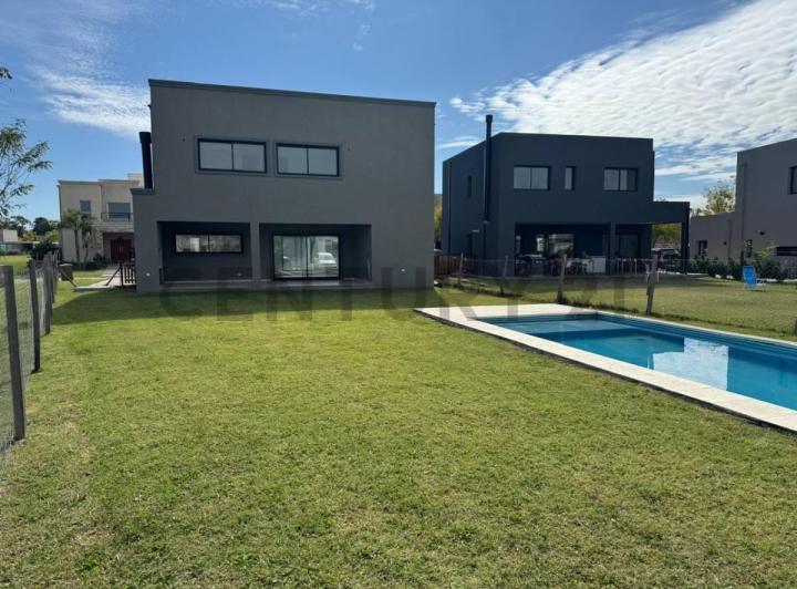 Casa · 221m² · 6 Ambientes · 1 Cochera