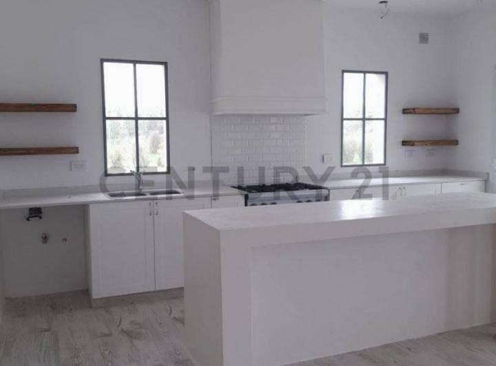 Terreno · 221m² · 4 Ambientes · 2 Cocheras