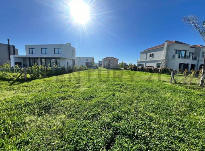 Terreno · 611m²