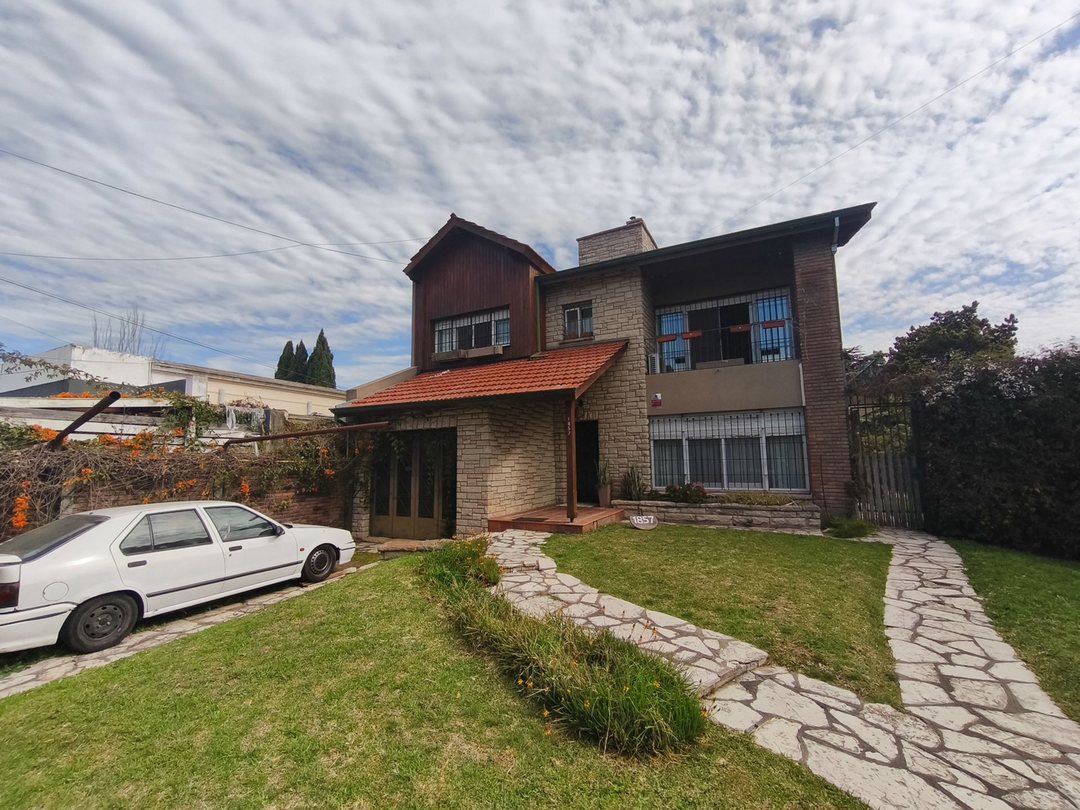 VENTA CASA 7 AMBIENTES VILLA ADELINA
