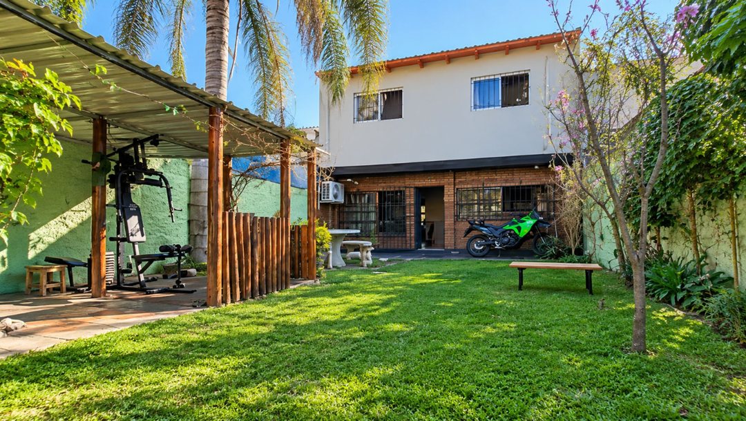 VENTA CASA 3 DORMITORIOS CON JARDIN - LA FLORIDA