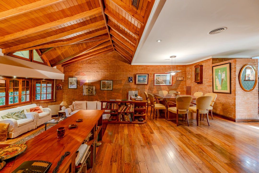 OPORT. CASA TRIPLEX CON JARDÍN, QUNCHO Y PARRILLA