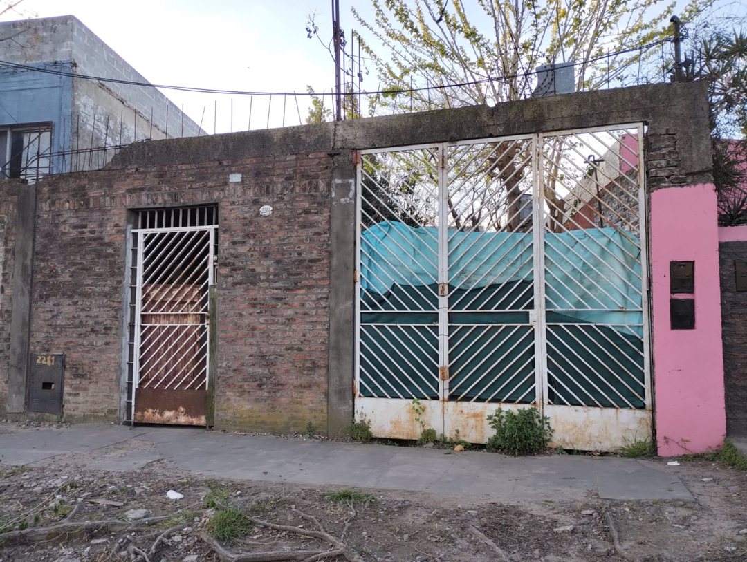 INMEJORABLE OPORT/CASA A RECICLAR EN V. ALSINA.