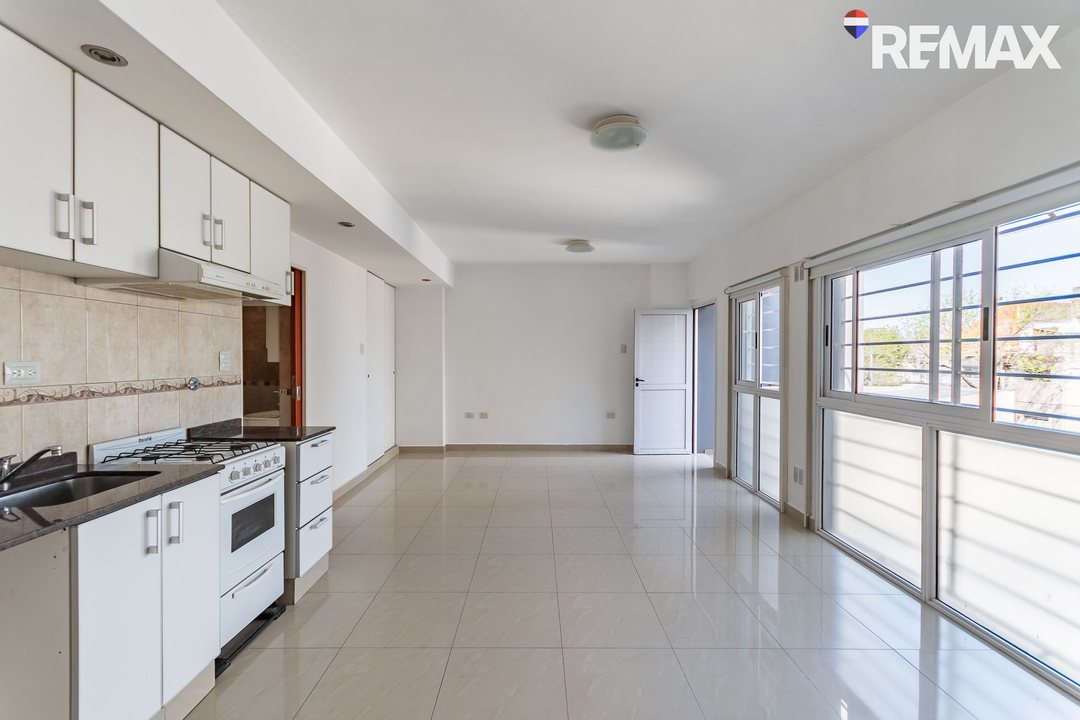 VENTA MONOAMBIENTE CON COCHERA - LUGANO