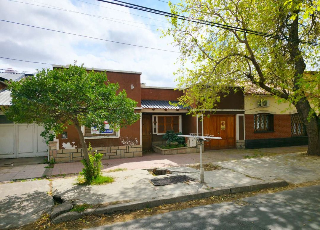 VENTA CASA CENTRICA SAN RAFAEL MENDOZA