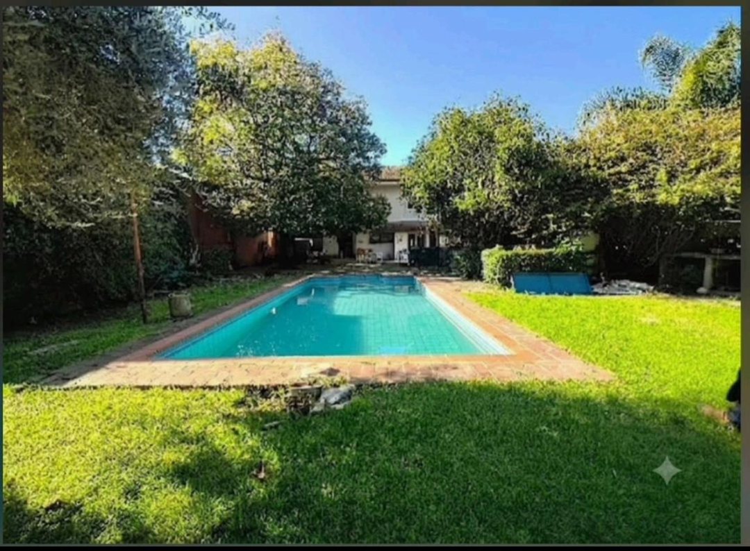 VENTA CASA 5 AMB. CON PILETA PARQUE ADROGUE