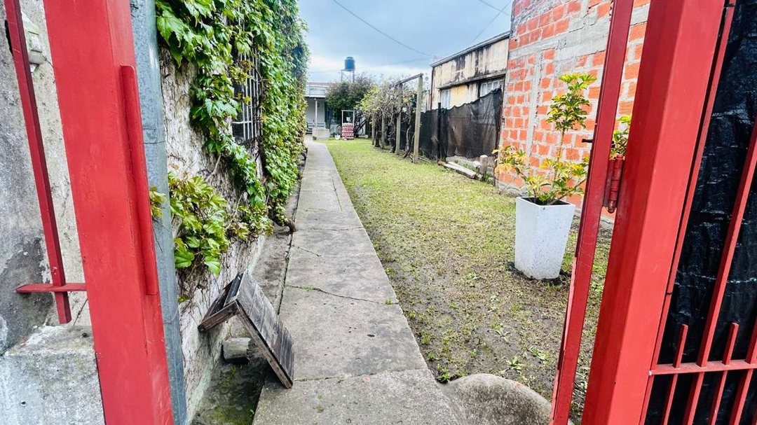 CASA 3 DORMITORIOS EN VENTA BERISSO CON COCHERA