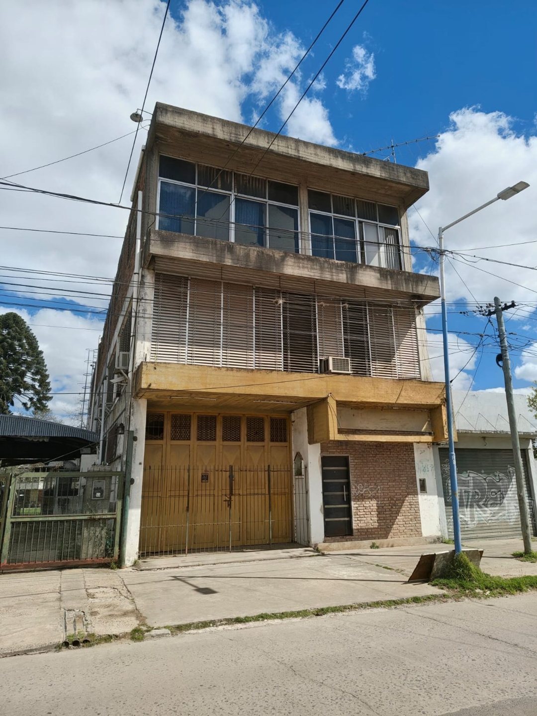 Depósito/Edif Comercial en Alquiler
