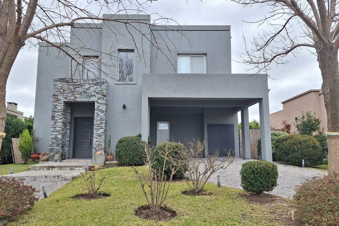 Pilar del Este - Barrio San Eduardo - VENTA casa
