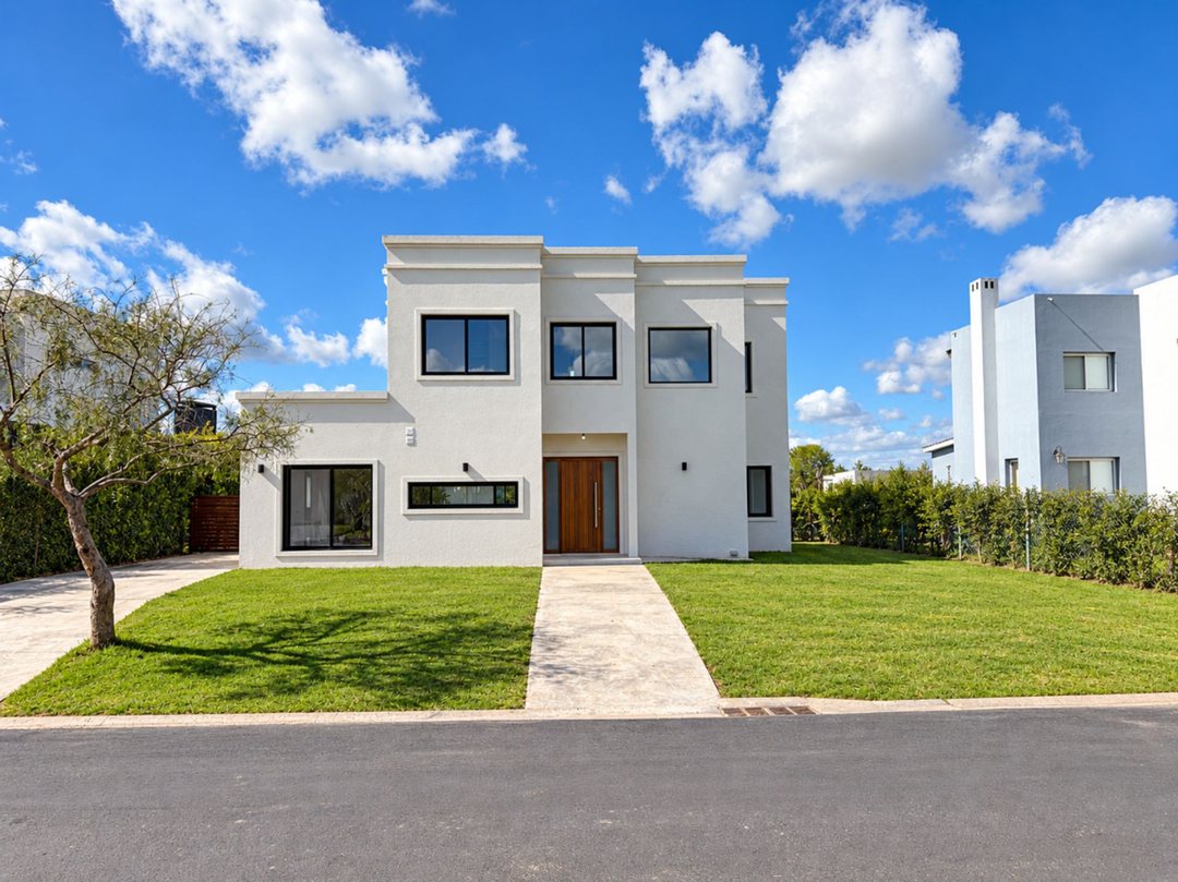 Moderna casa en  El Cantón Nort, con costa de lago