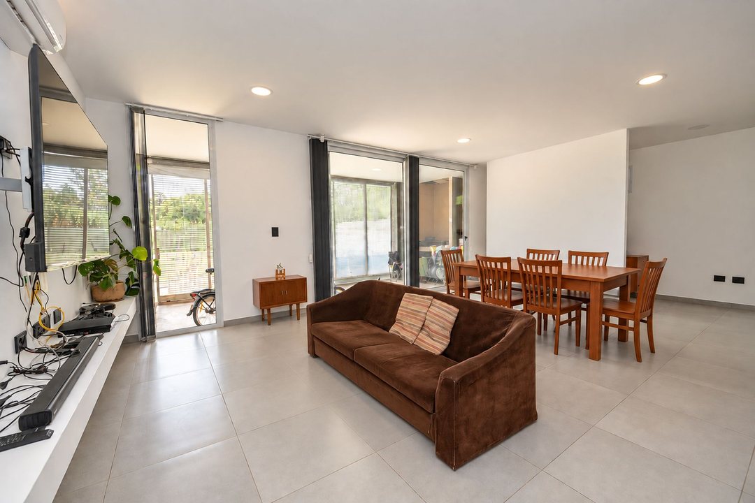 CASA EN VENTA LA PLATA 3 DORMITORIOS AMPLIO PARQUE