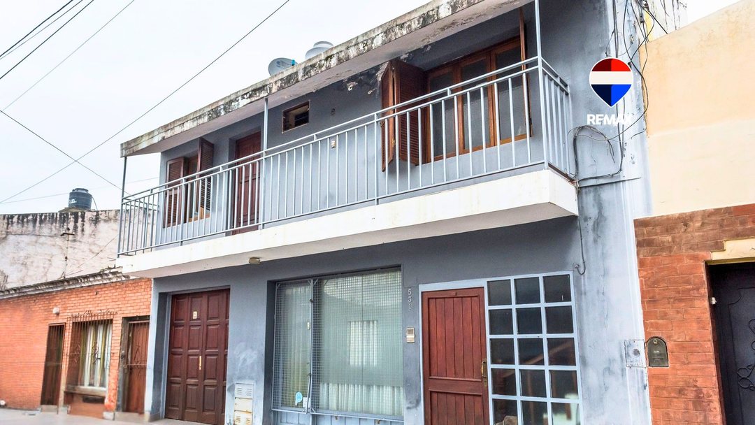 CASA CON PILETA VENTA 4 DORM APTA CREDITO