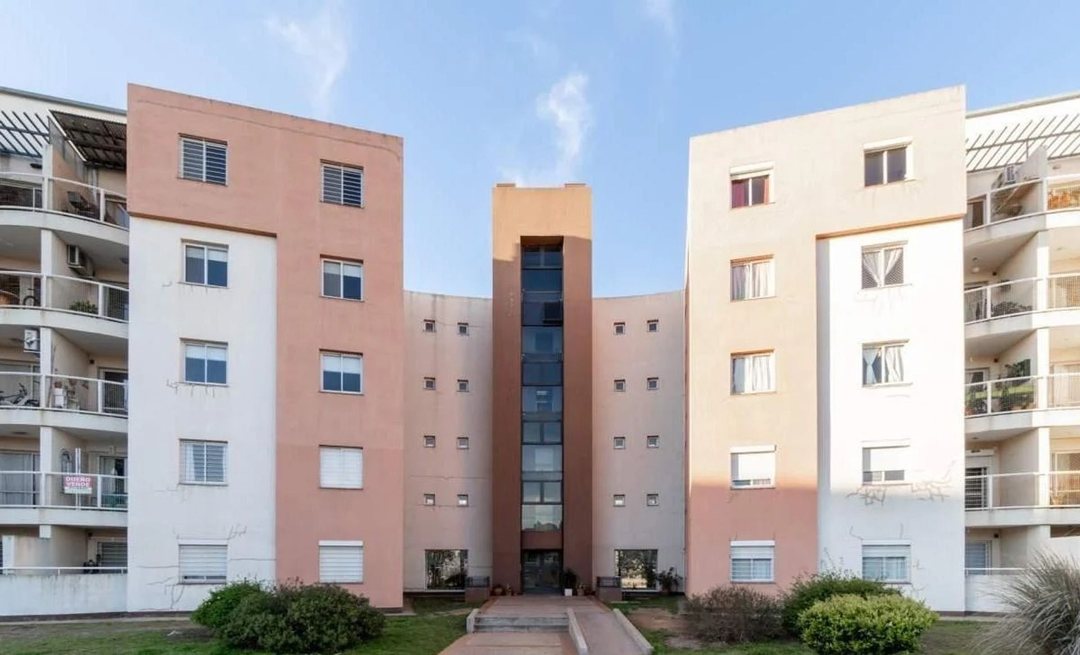 SE VENDE DPTO LUMINOSO EN BALCONES DEL CHATEAU