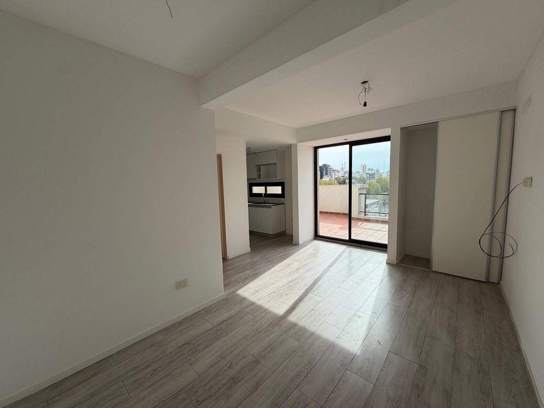 Venta Monoambiente Flores con Balcón Terraza