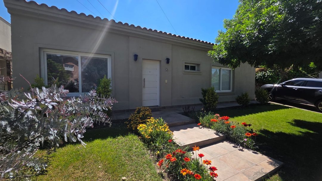 VENTA CASA CLUB DE CAMPO GUAYMALLEN