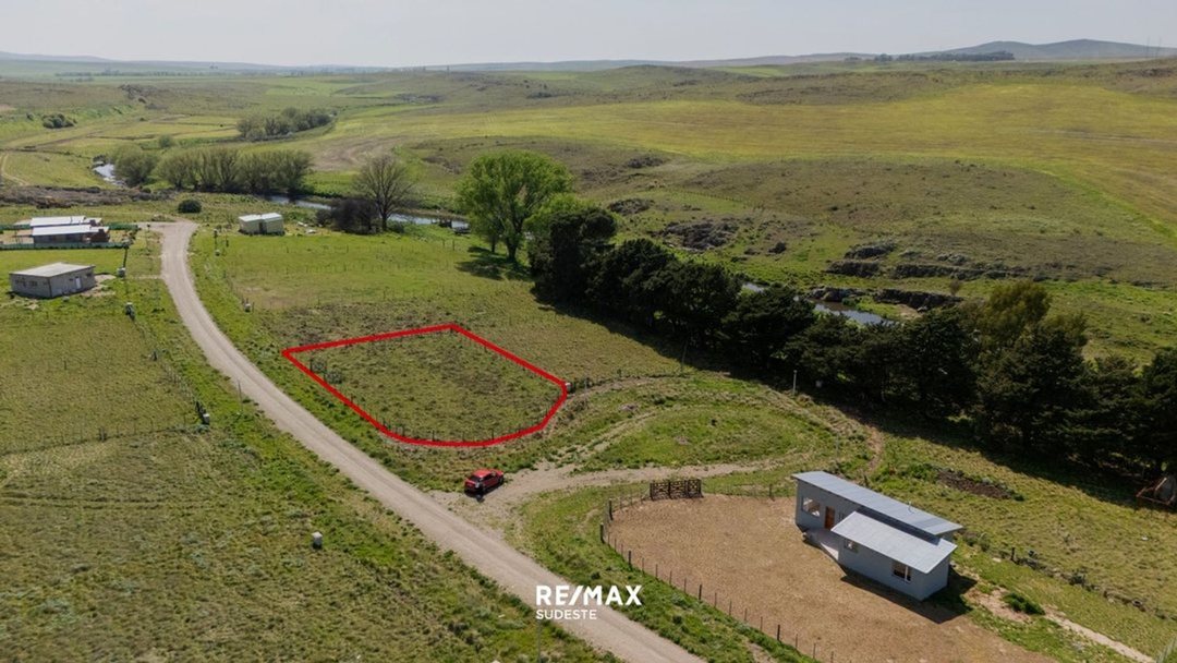 SE VENDE LOTE EN JARDINES DE PILLAHUINCO