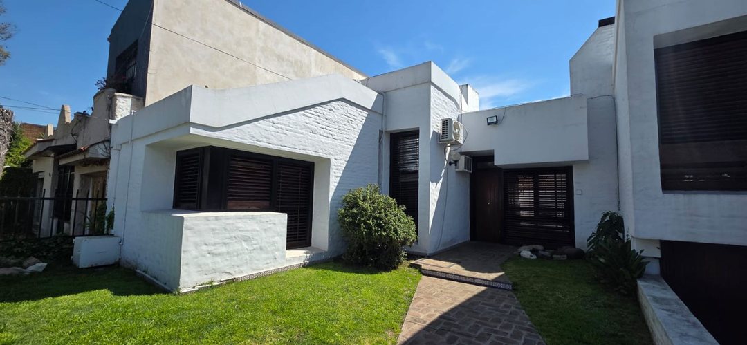CASA 3 AMBIENTES VENTA ADROGUE