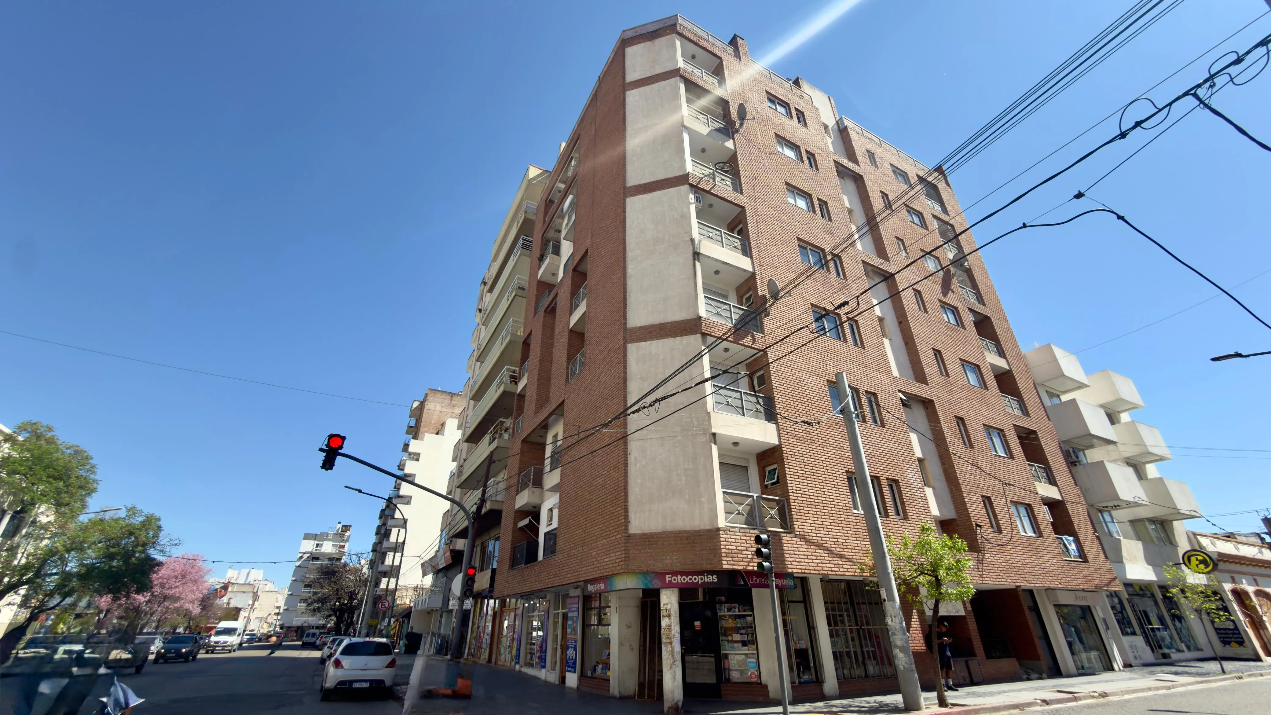 EN VENTA – EXCELENTE UBICACIÓN DPTO. EN ALBERDI 1 DORM. 1 BAÑO.