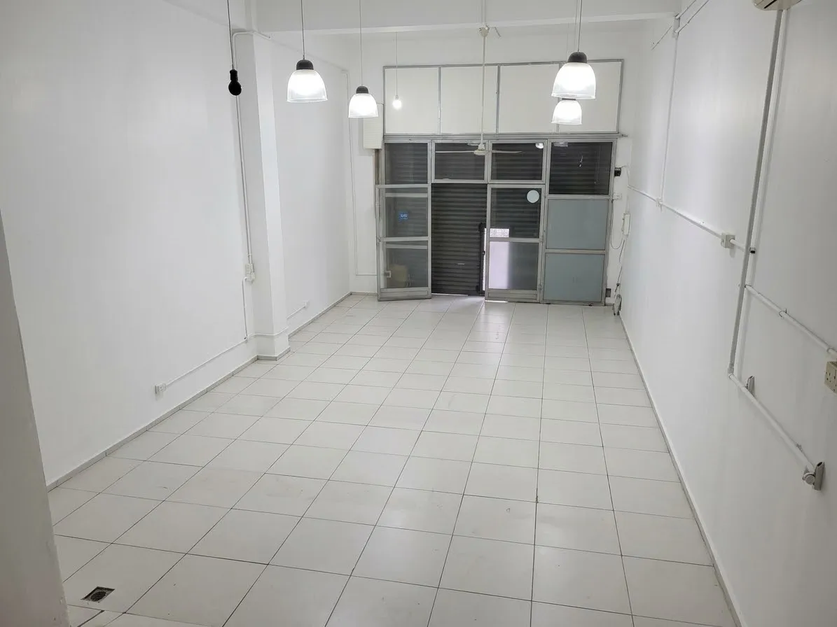Alquilo Local 100m2 pegado al Mercado Norte sobre Av Sarmiento - oportunidad unica !!