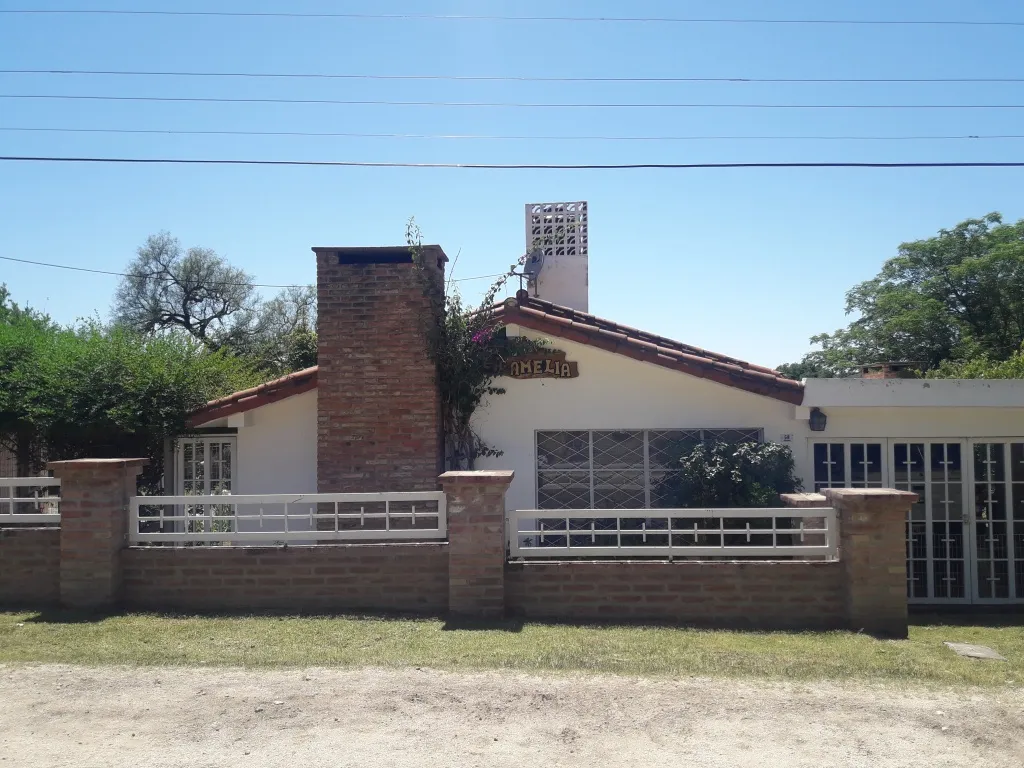 Casa 2 dormitorios  con pileta en  Embalse