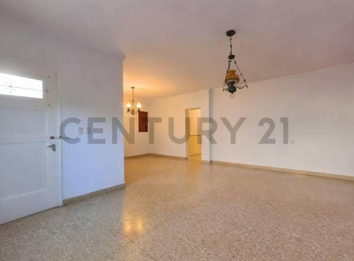 Casa · 30m² · 4 Ambientes · 1 Cochera