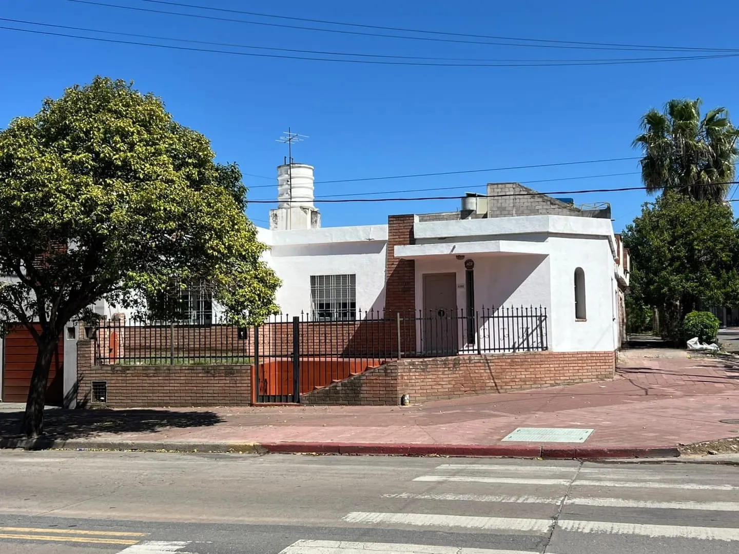 ALQUILO CASA 3 DORMITORIOS CON COCHERA BARRIO OBSERVATORIO.