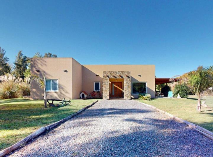 Casa · 120m² · 4 Ambientes · 2 Cocheras