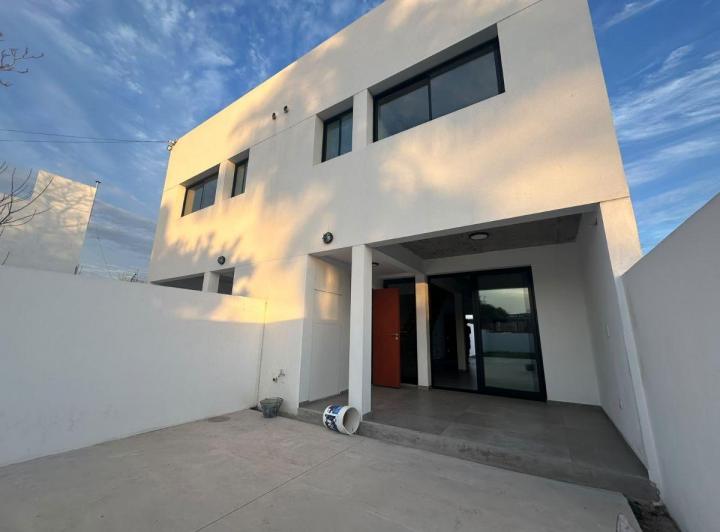 Casa · 125m² · 4 Ambientes · 1 Cochera