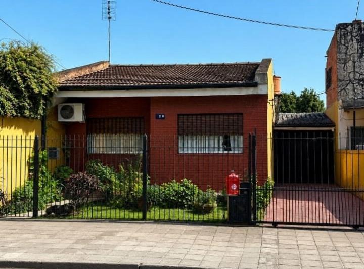 Casa · 74m² · 4 Ambientes · 2 Cocheras